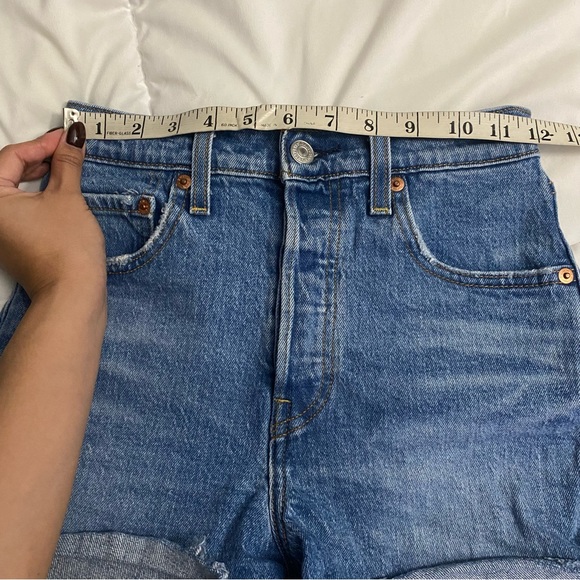 Levis Ribcage Shorts - Picture 8 of 8